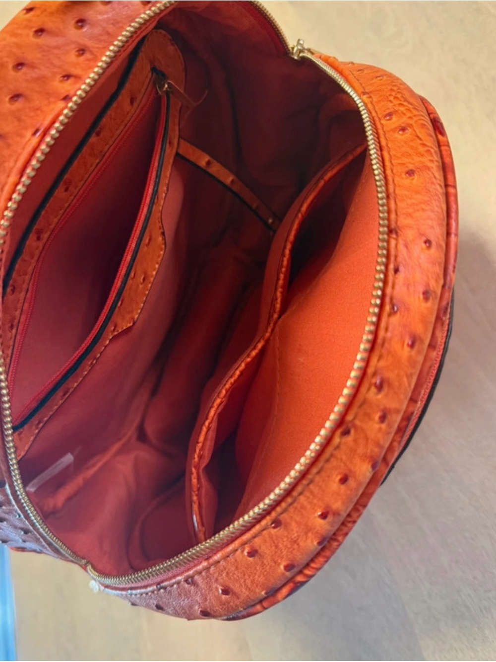 Round Ostrich-Texture Faux Leather Backpack Purse & Matching Wallet - Picture 3 of 11